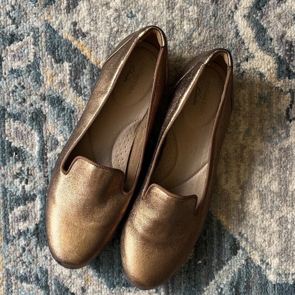 Clarks *Gold Metallic* Sara Poppy Loafer | size 6.5 | Ortholite Insole | EUC - Picture 3 of 12
